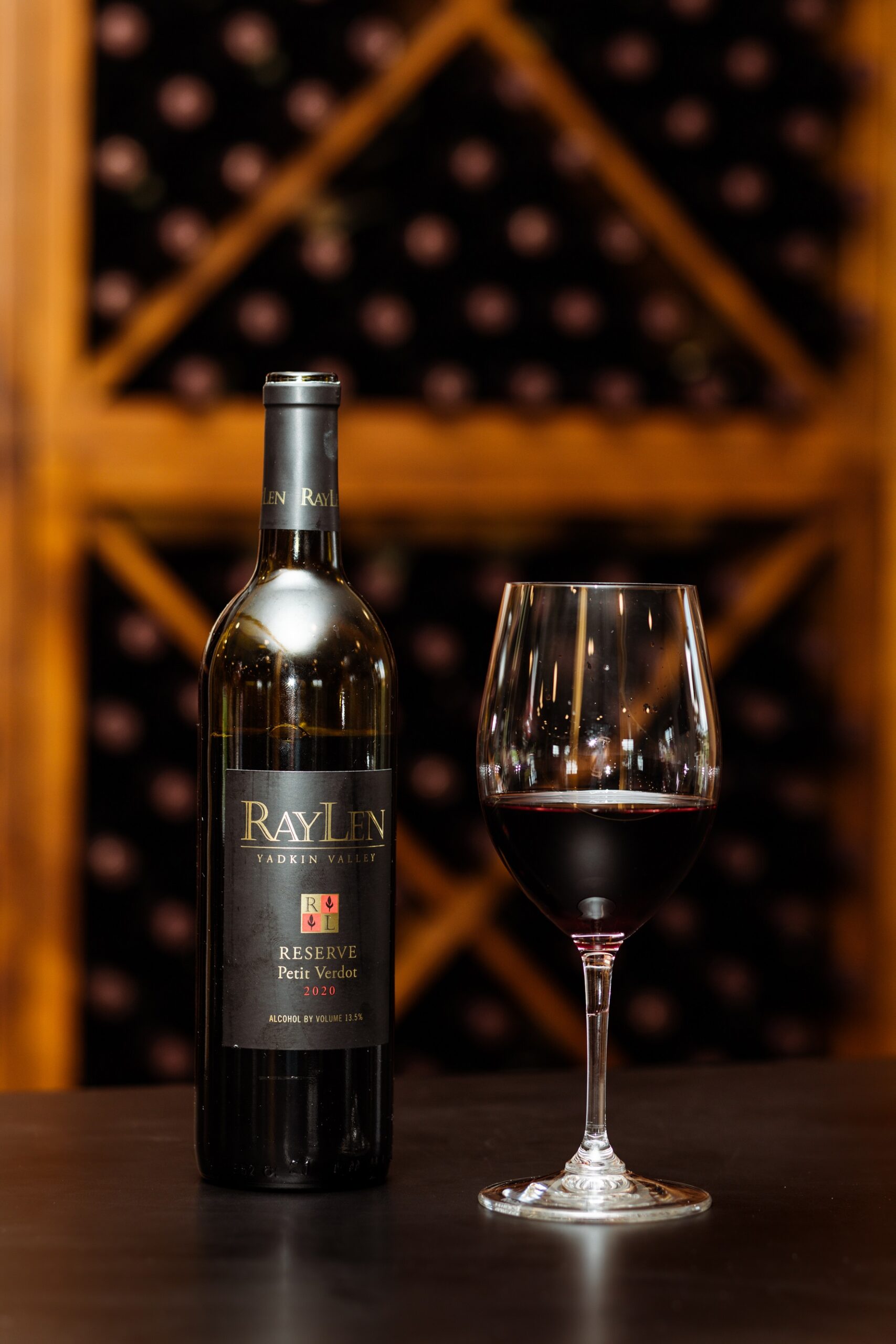RAYLEN VINEYARDS  & WINERY 7" STEMMED WINE  GLASS  WHITE  LOGO  YADKIN VALLEY 