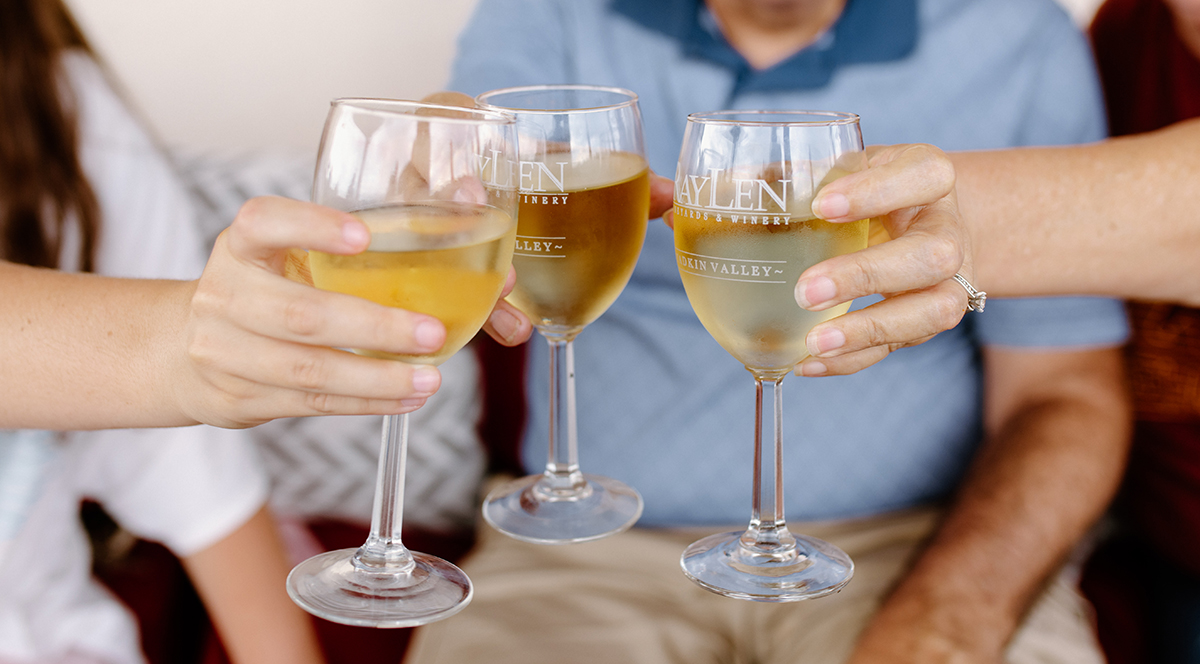 National White Wine Day Fun Facts and Drinking Tips